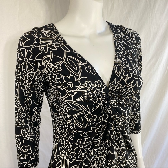 Cato Black & White Floral Twisted Front Low V-Neck Dress - Picture 2 of 7